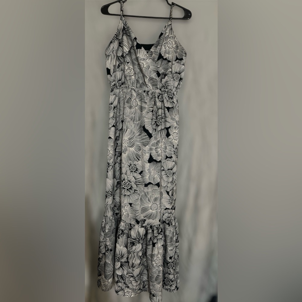 EXPRESS MAXI DRESS. Beautiful, Excellent condition. Size medium